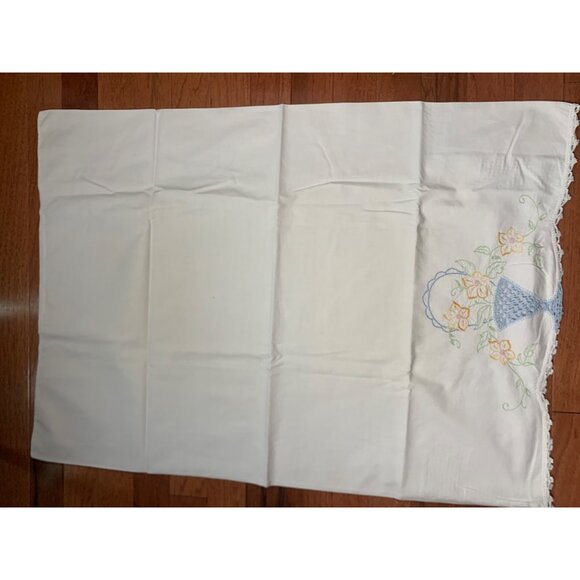Vintage embroidered pillowcases set of 2 floral basket design white cotton lace - Picture 3 of 11